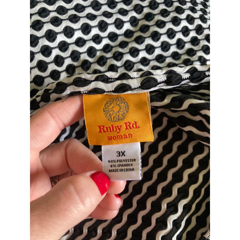 Ruby Rd. Black & White Stretch Pullover Top, Size… - image 4